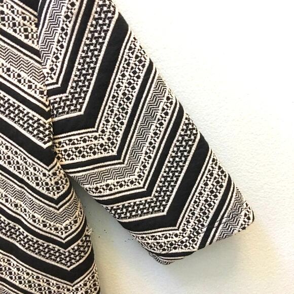 Willow & Clay Crop Top Zig Zag Pattern Size Small - Picture 7 of 8